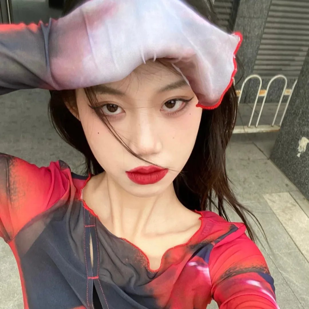 蒙面纱的男子